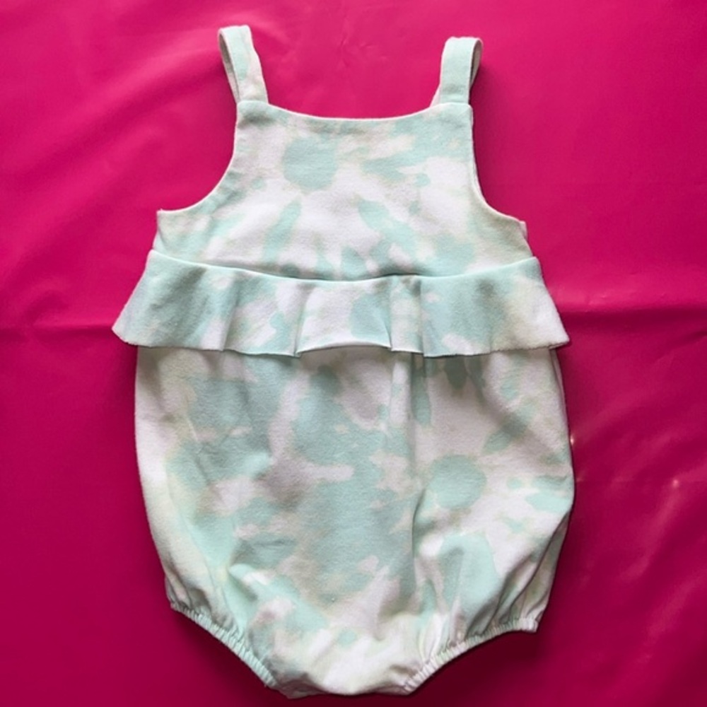 🛍 PRETTY LITTLE GIRLS OUTFIT SIZE 0-3 MONTHS 🛍